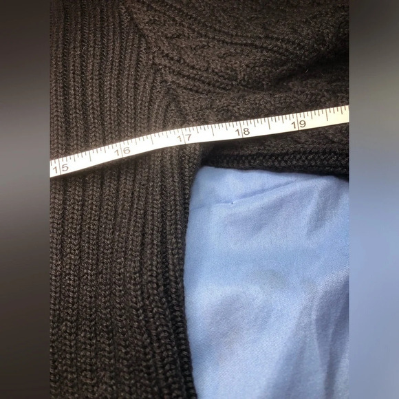 Venus all black sweater with flare bottom Size large Good used condition - Picture 7 of 10